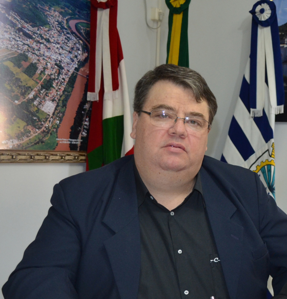 SECRETÁRIO DE ADMINISTRAÇÃO E FINANÇAS DE CAPINZAL FAZ PRONUNCIAMENTO