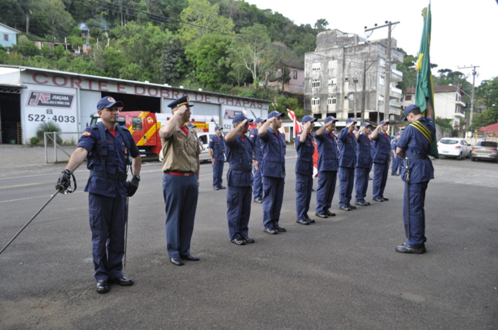 Vice-prefeito de Herval d? Oeste participa de solenidade no 11º Batalhão do Corpo de Bombeiros