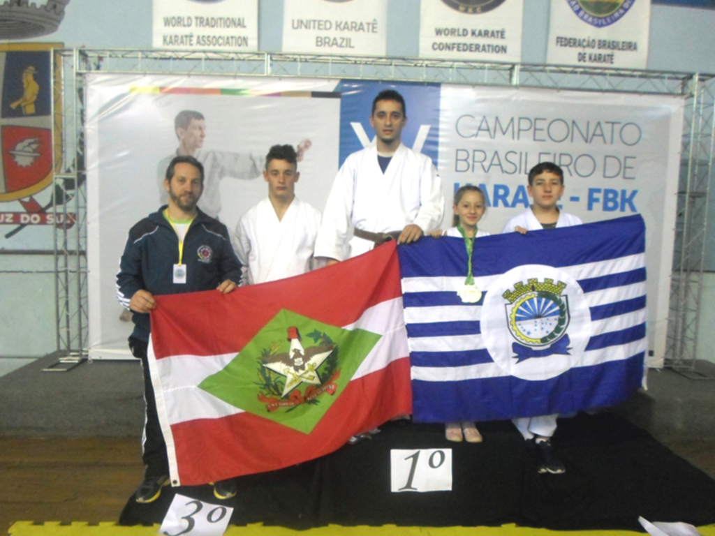 Atletas do Karatê de Capinzal conquistam medalhas no Campeonato Brasileiro