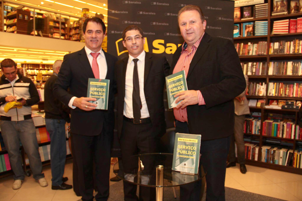Capinzalense Noel Baratieri lança livro sobre gestão pública em Florianópolis