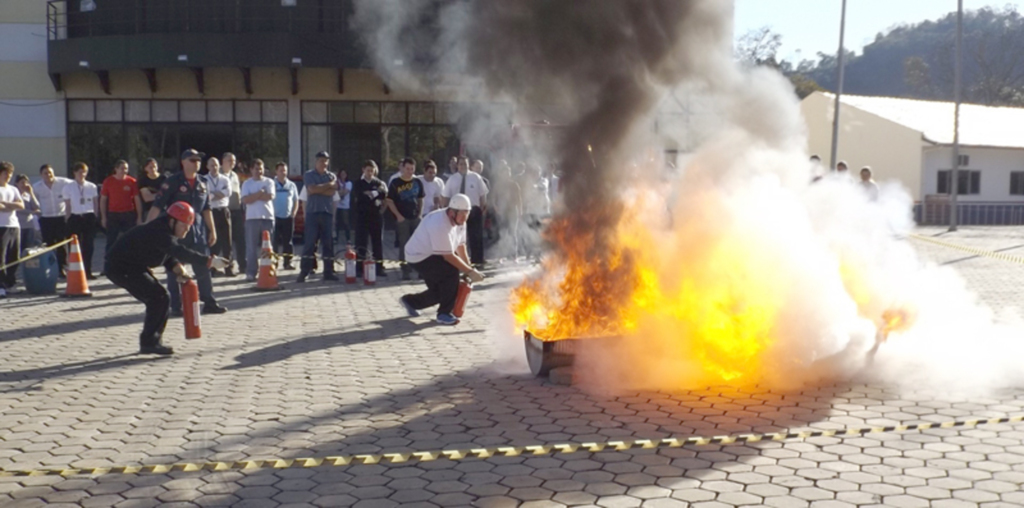 BOMBEIROS REALIZAM TREINAMENTO AOS FUNCIONÁRIOS DA REDE HOTELEIRA DE PIRATUBA