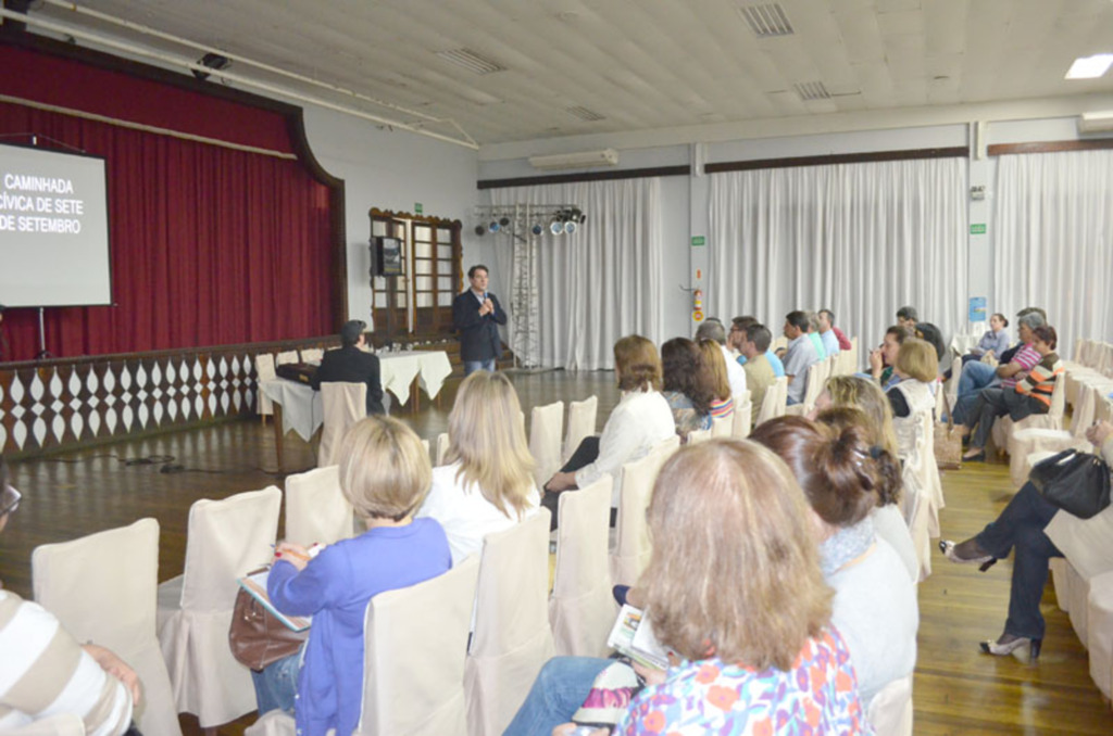 Reunião discute organização da Caminhada de 7 de Setembro