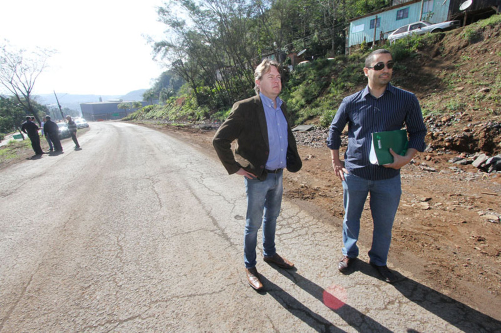 Técnicos vistoriam obras do Acesso Adolfo Zigelli