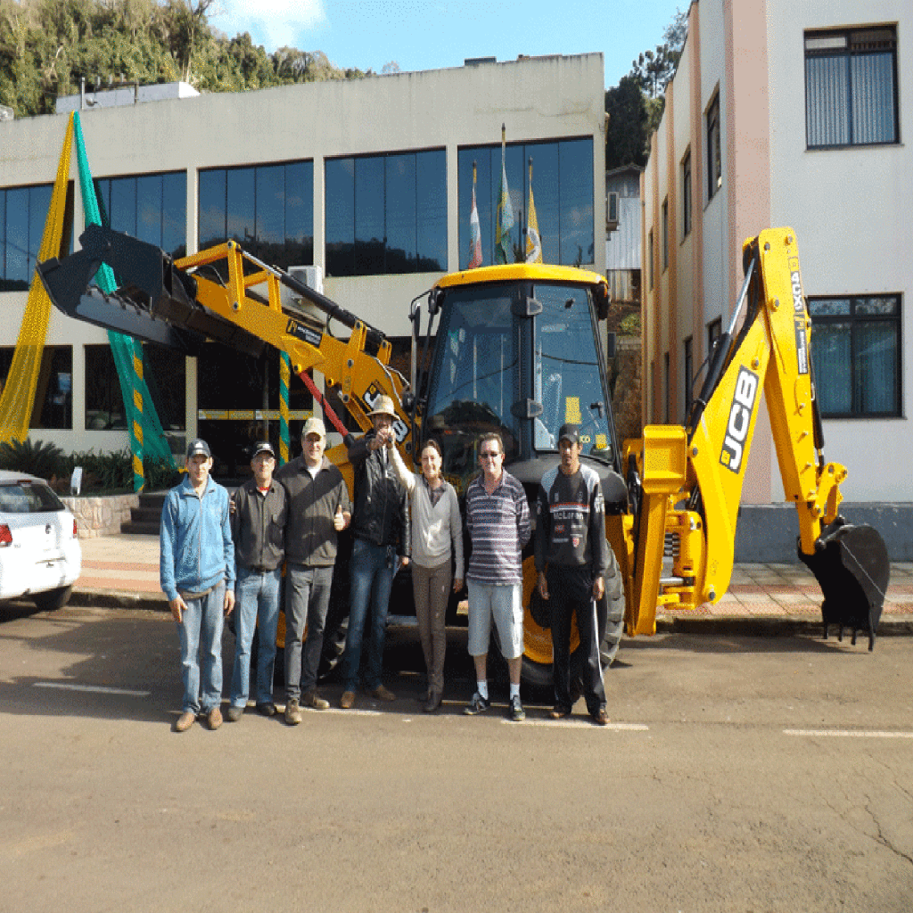 Ouro recebe Retroescavadeira / Pá carregadeira nova