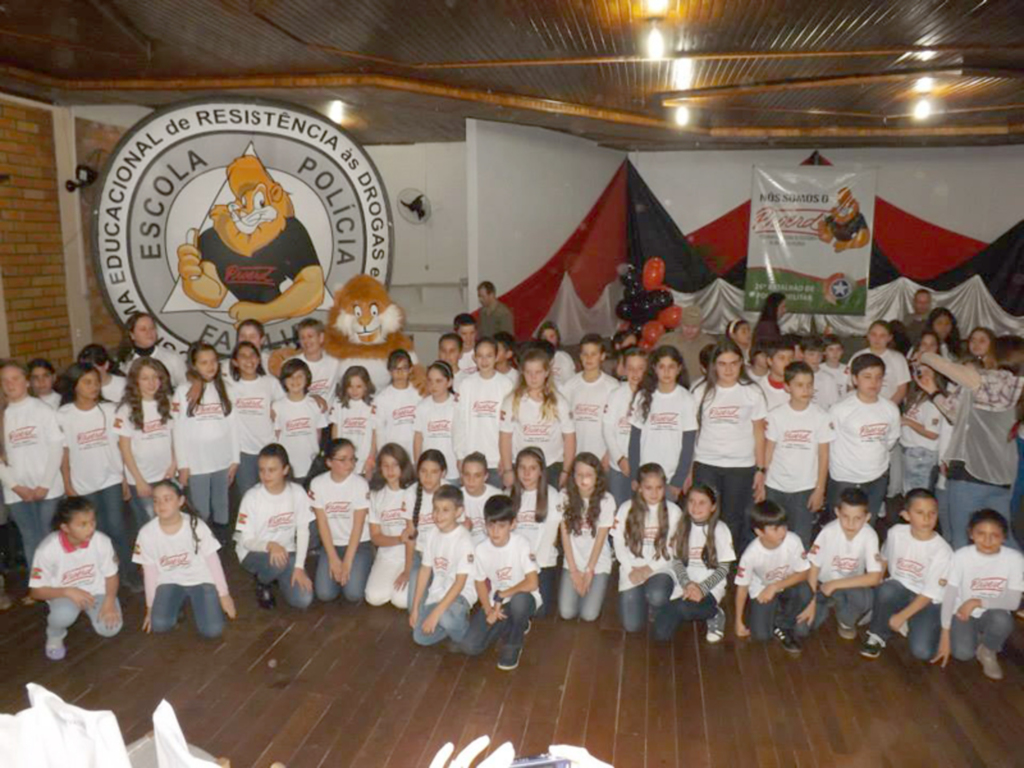 Formatura de 78 alunos no programa  PROERD em Ouro