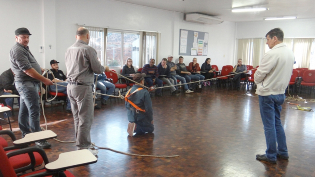 Treinamento para execução de trabalhos em altura