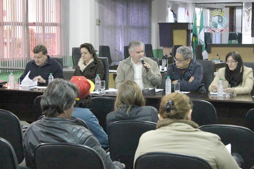 ESTRUTURA DAS ESCOLAS MUNICIPAIS EM DEBATE