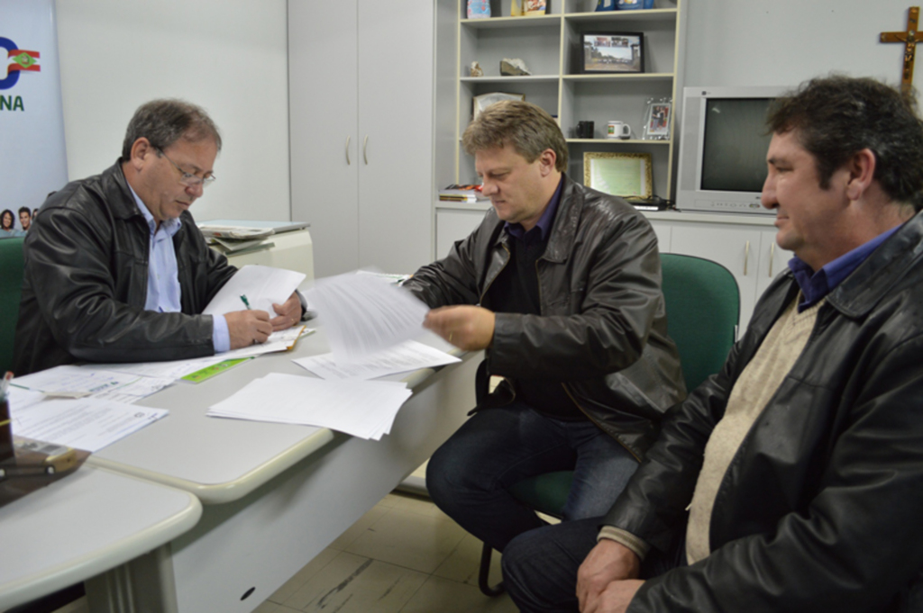 SDR assina convênio de R$ 80 mil com Ipira