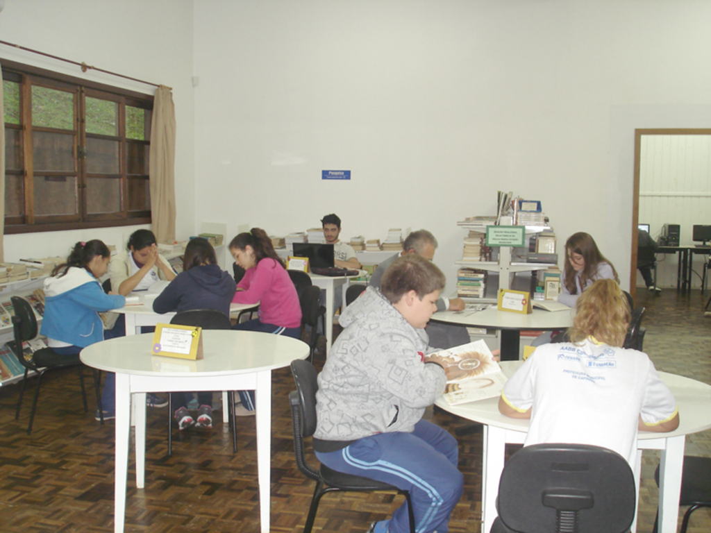 BIBLIOTECA MUNICIPAL VEREADOR ROLINDO CASANGRANDE  COMEMORA 63 ANOS