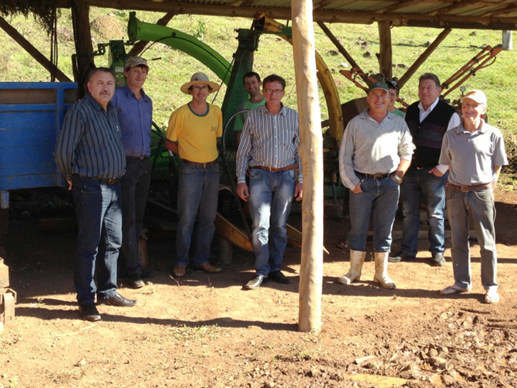 Administração Municipal beneficia 10 comunidades com ensiladeiras