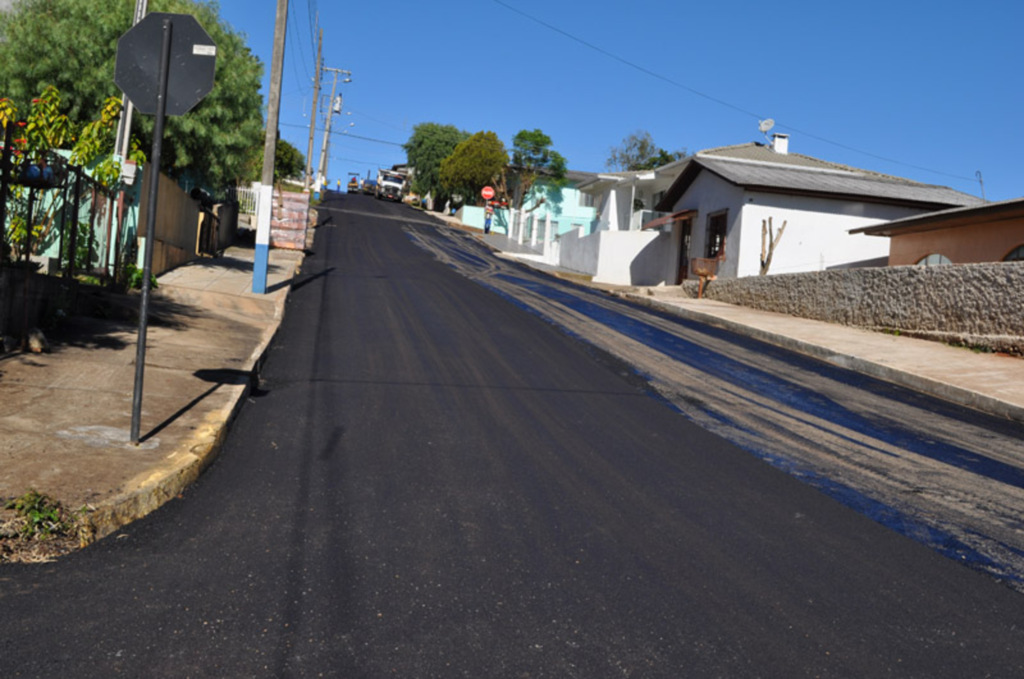 Administração inicia trabalhos de recapeamento em 4 ruas