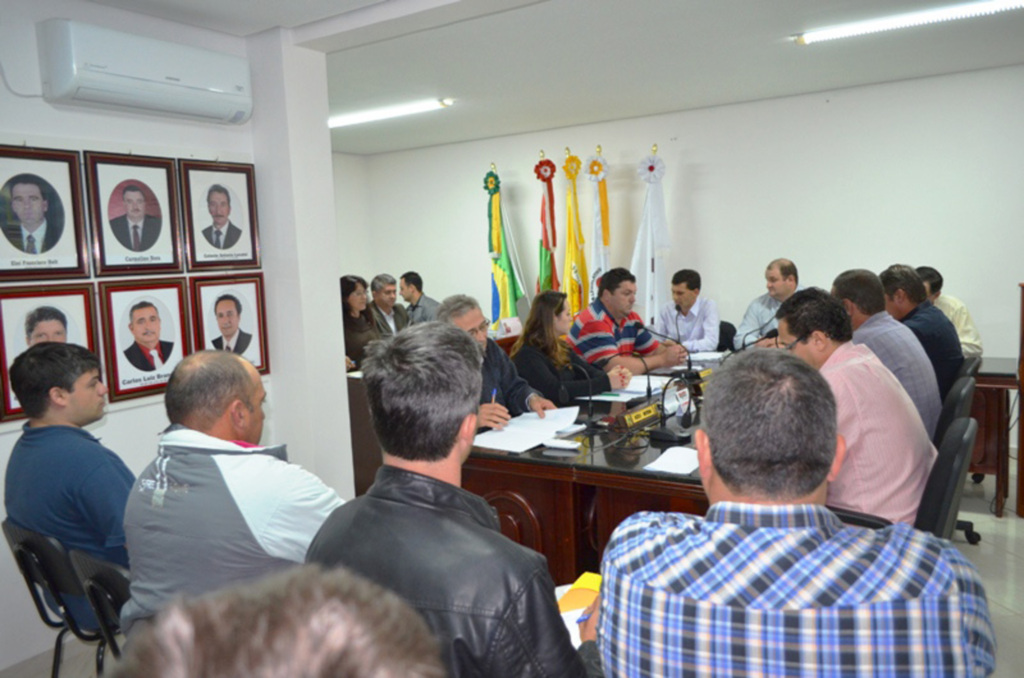 Vereadores aprovam projeto que permite o repasse de recursos à Associação Araucária