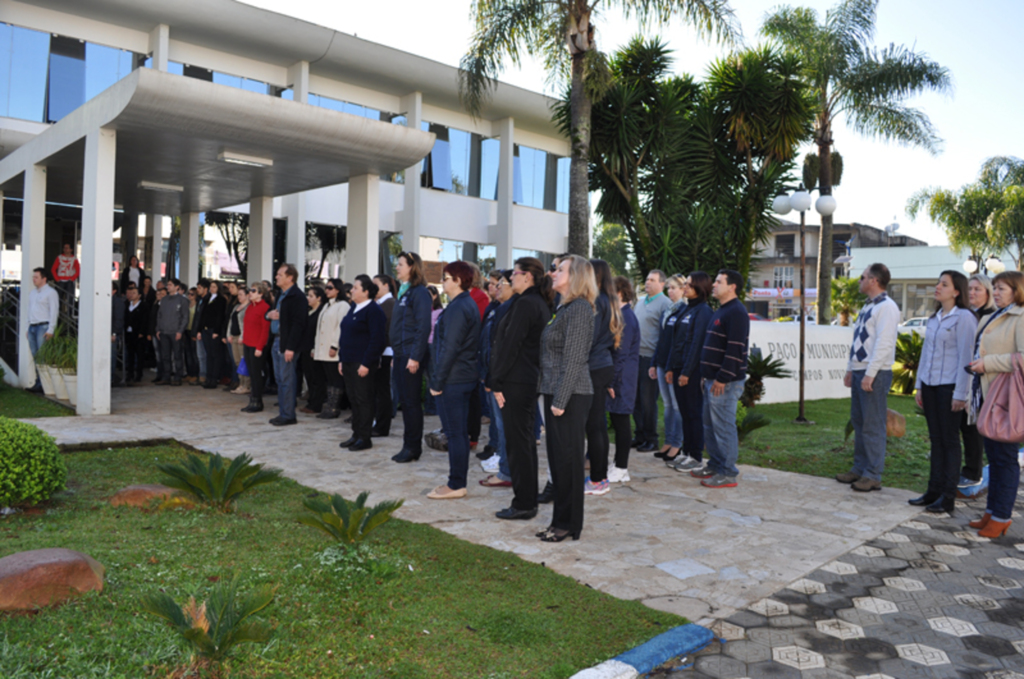 Administração inicia entrega de ensiladeiras às Associações de Produtores Rurais