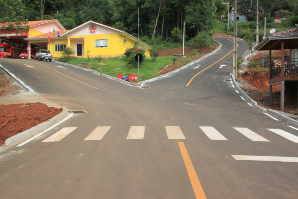 Pavimentação pronta para ser inaugurada
