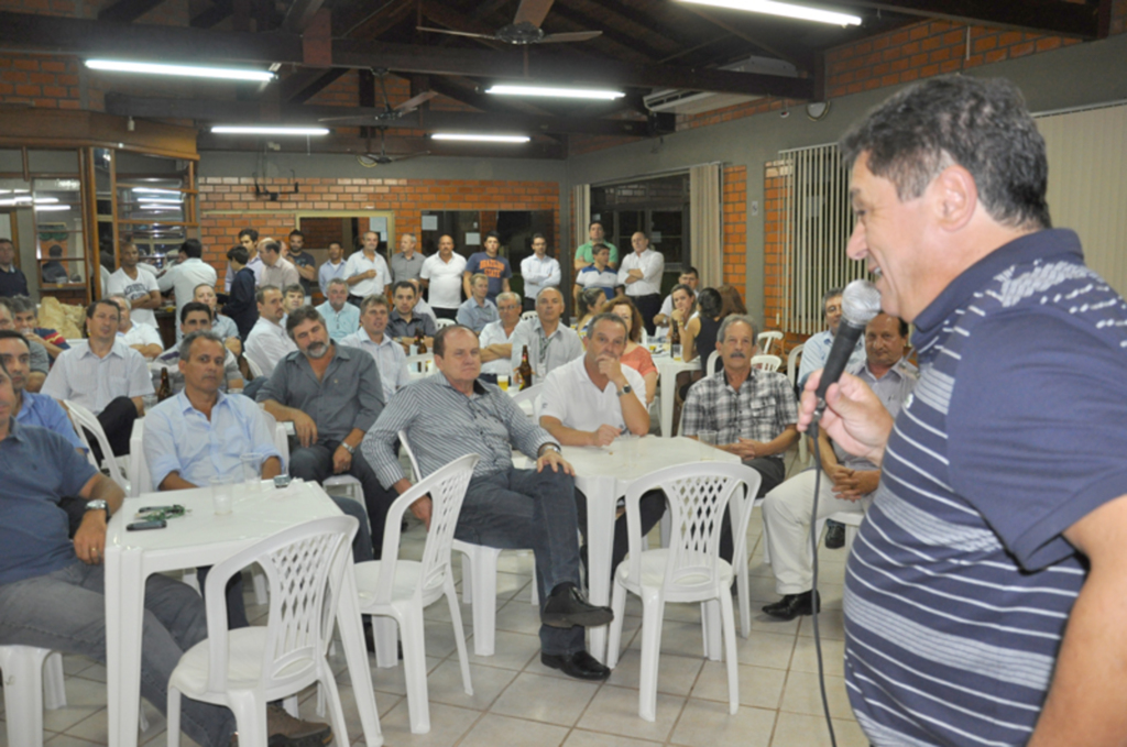 Epagri homenageia secretário da Agricultura e da Pesca, João Rodrigues, pelo sua atuação na pasta