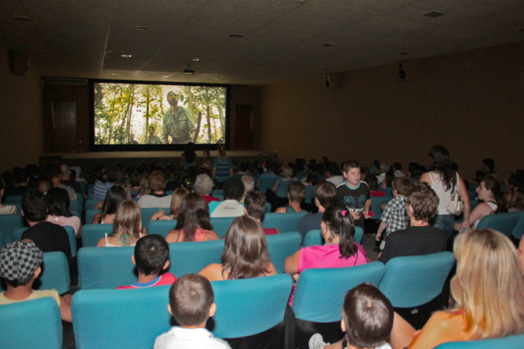 Cinema de Piratuba completa dois anos