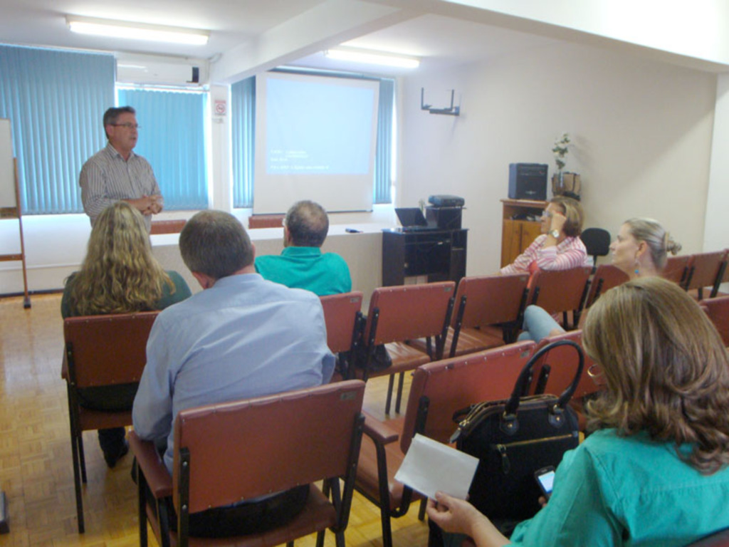 Elaboração e revisão dos Planos Diretores dos municípios da Ammoc