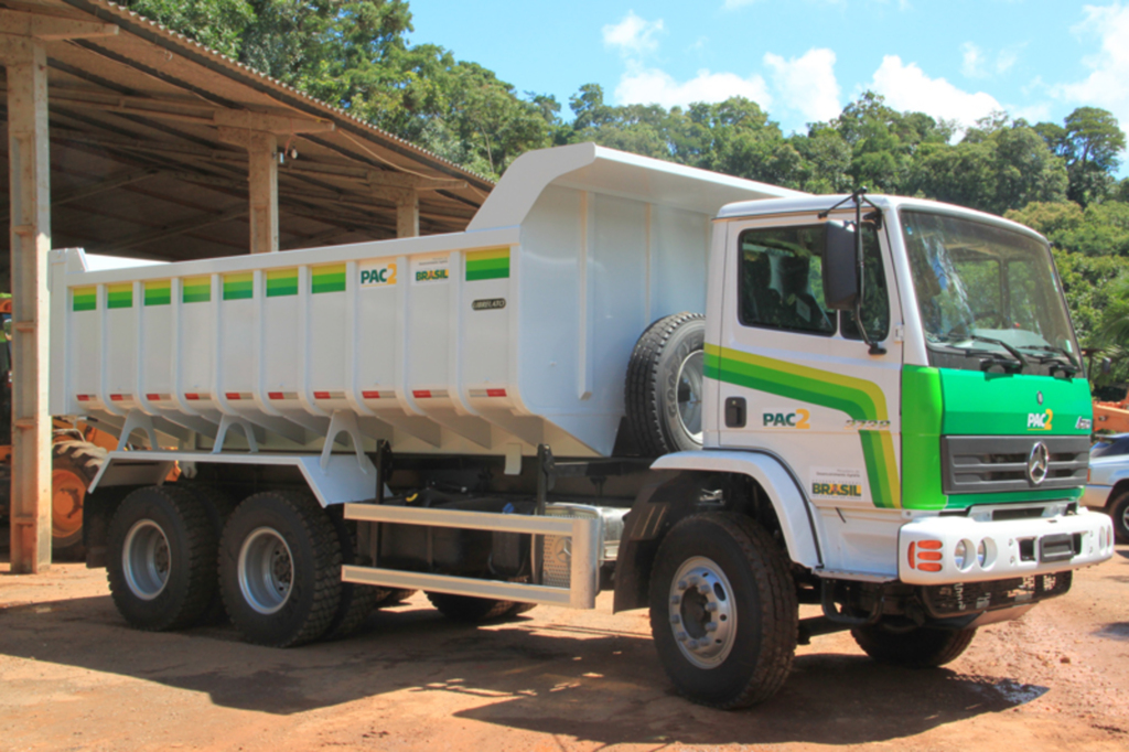 Piratuba recebe caminhão do Governo Federal