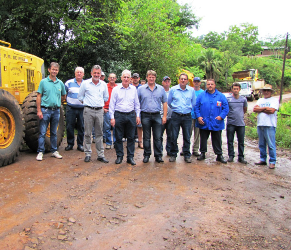 Começa a revitalização da estrada de chão que liga Concórdia a Ipira