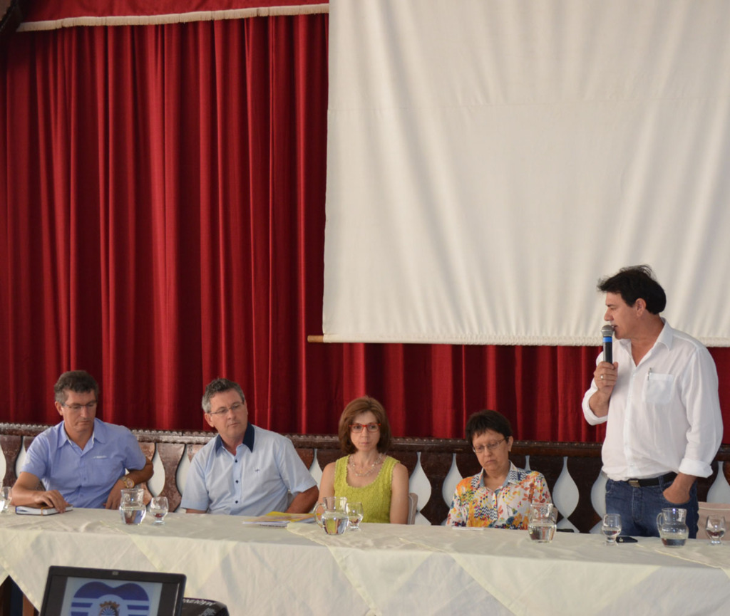 Professores da rede municipal de ensino de Capinzal e Ouro voltam às atividades