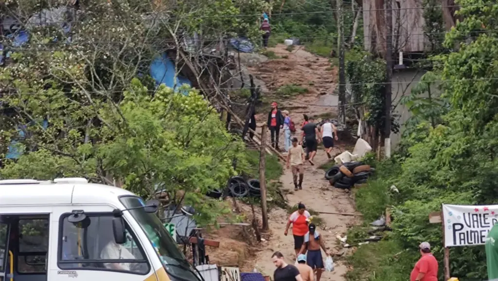 Chuva volta a causar enchentes, alagamentos e interdições em SC; 4 pessoas morreram