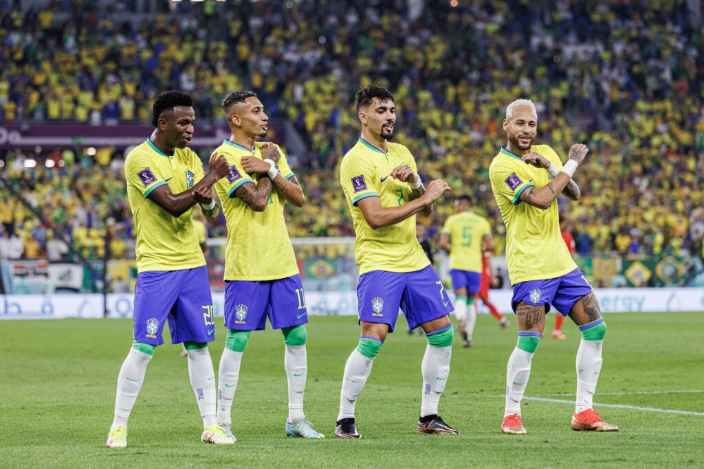 (Foto: André Durão/ MoWa Press - Jogadores brasileiros dançaram bastante no primeiro tempo