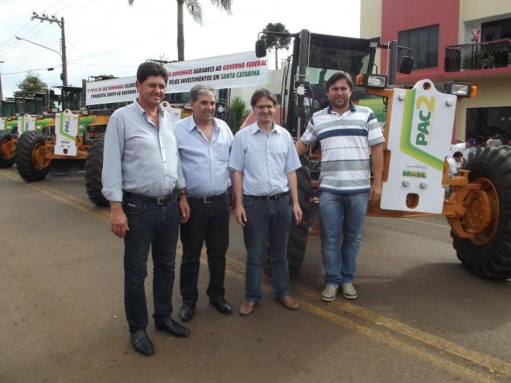 Capinzal recebe Motoniveladora do MDA