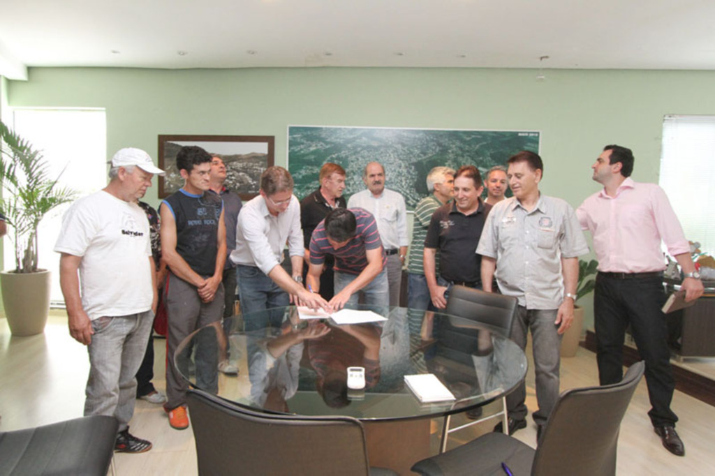 Assinada ordem de serviço para construção de barracão para reciclagem em Joaçaba