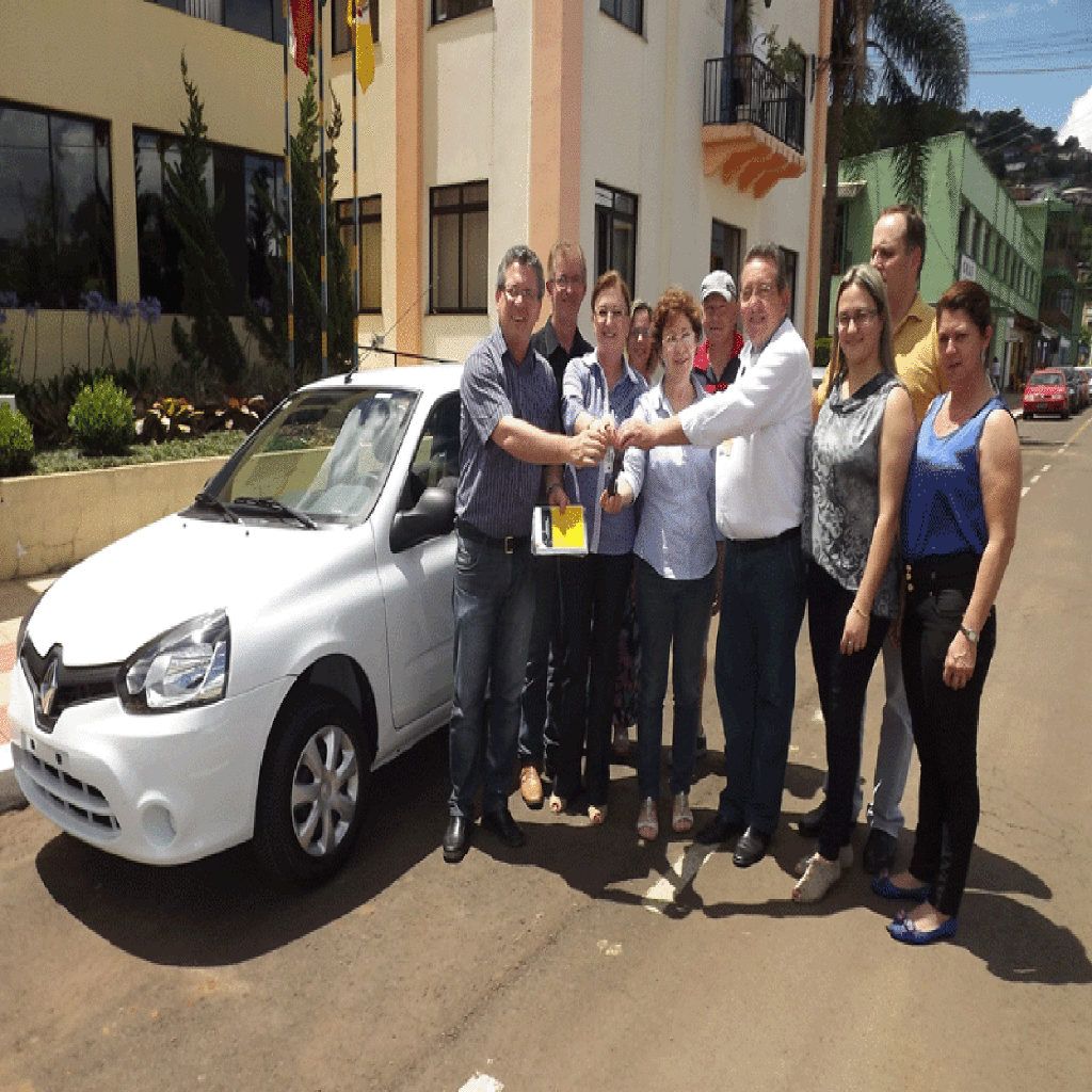Prefeitura de Ouro adquire carro para o uso da Assistência Social