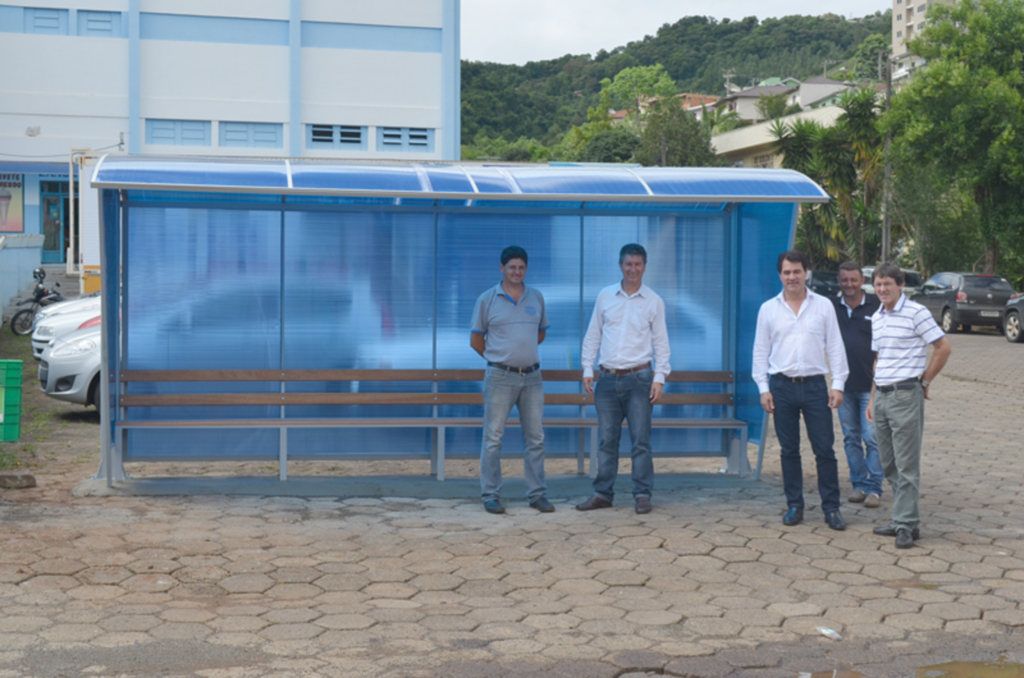 Novos abrigos de passageiros são instalados em Capinzal