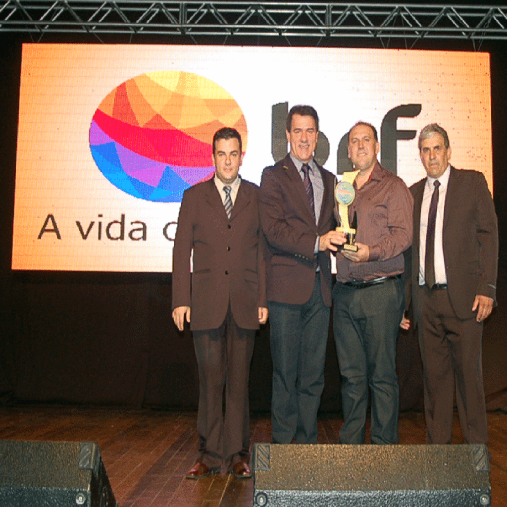 Empresários e agricultores são homenageados com o Troféu Destaque Econômico