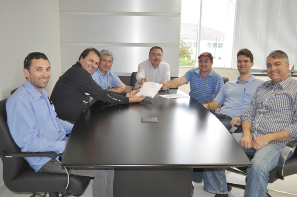 SAMAE entrega projeto padrão de tratamento de esgoto para os loteadores