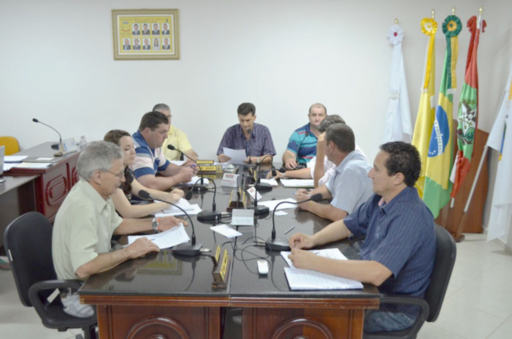 Legislativo ourense realizou sessão ordinária na noite desta segunda-feira