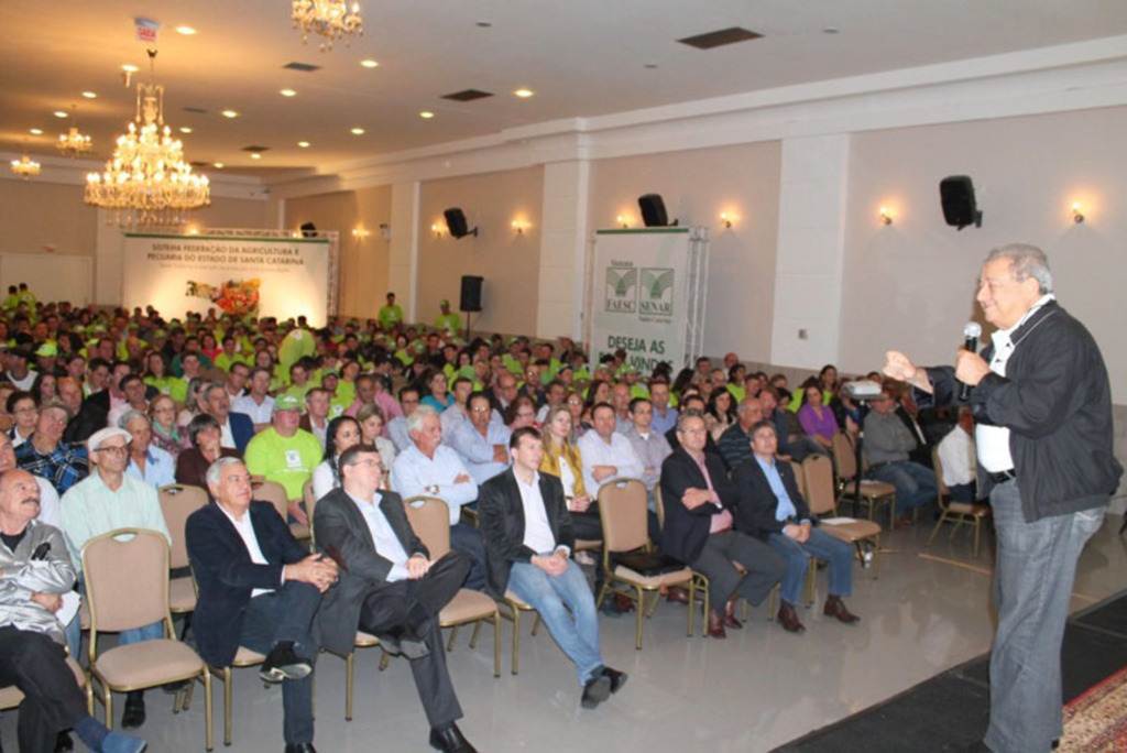 Seminário da Faesc discute futuro do agronegócio em Chapecó