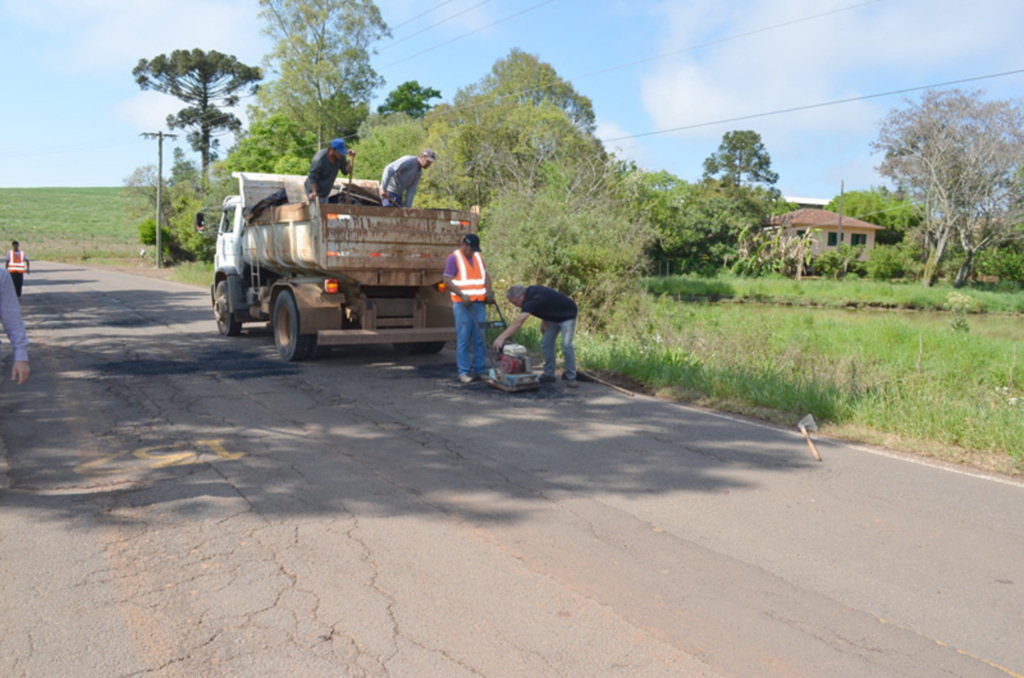 Operação tapa buracos oferece mais segurança no trânsito na SC-150