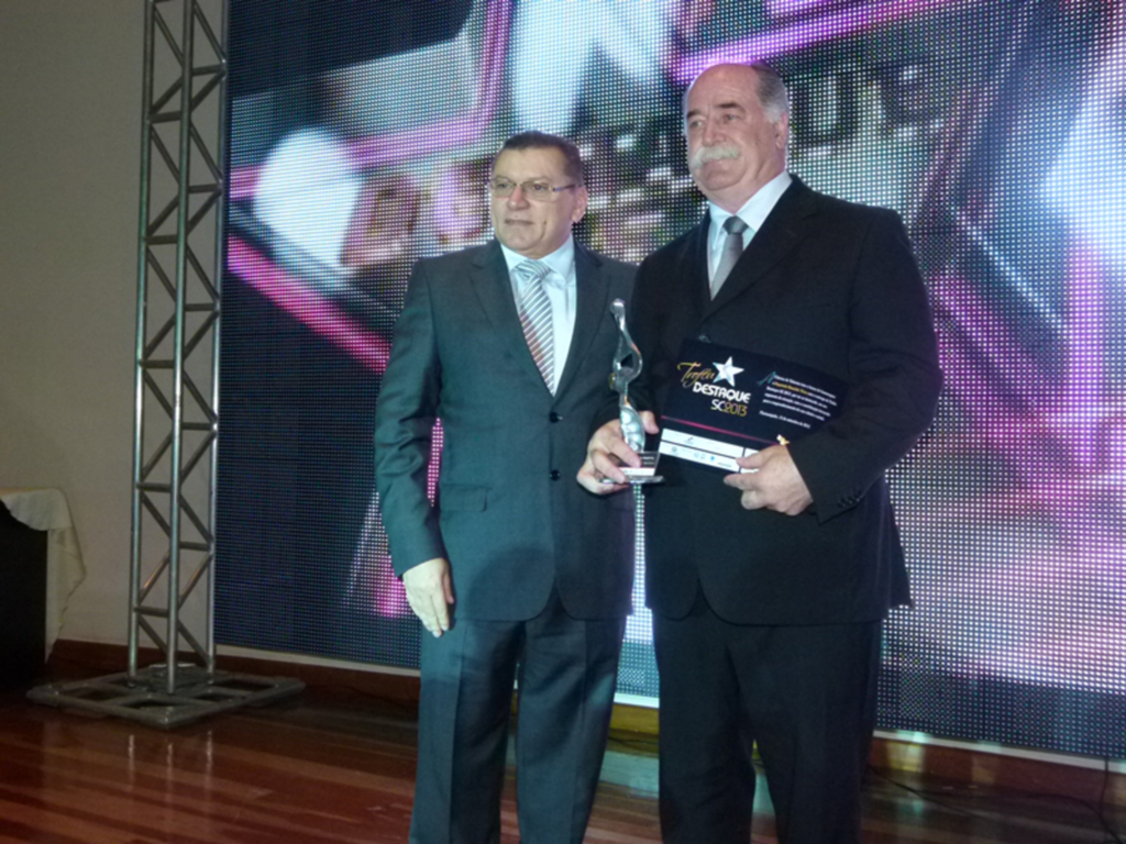 Titon recebe Troféu Destaque SC