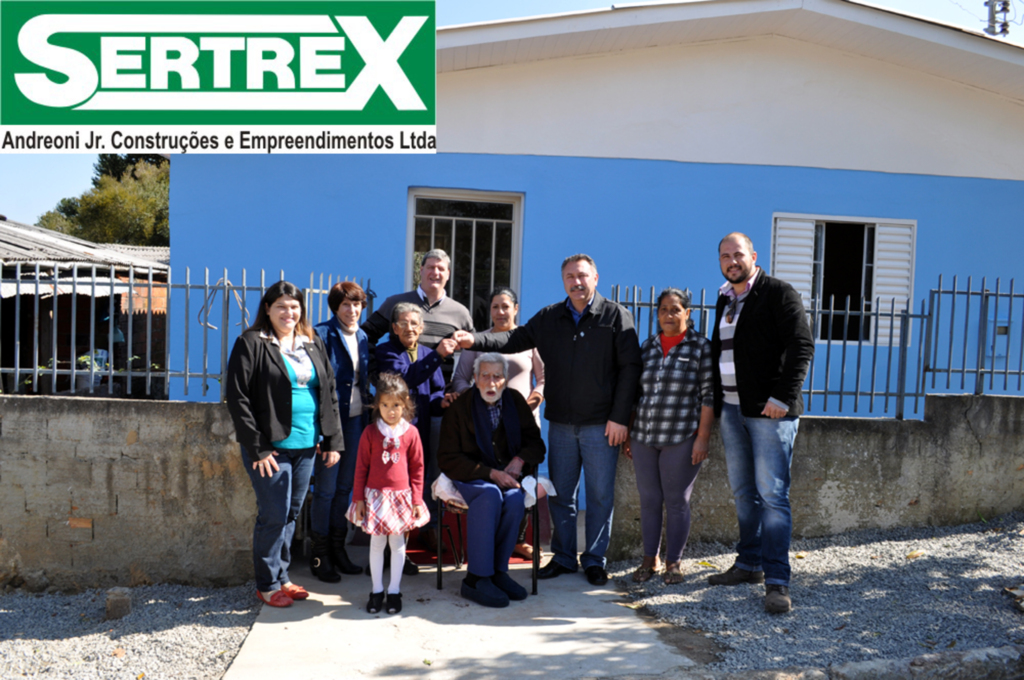 Prefeito de Campos Novos entrega cinco casas