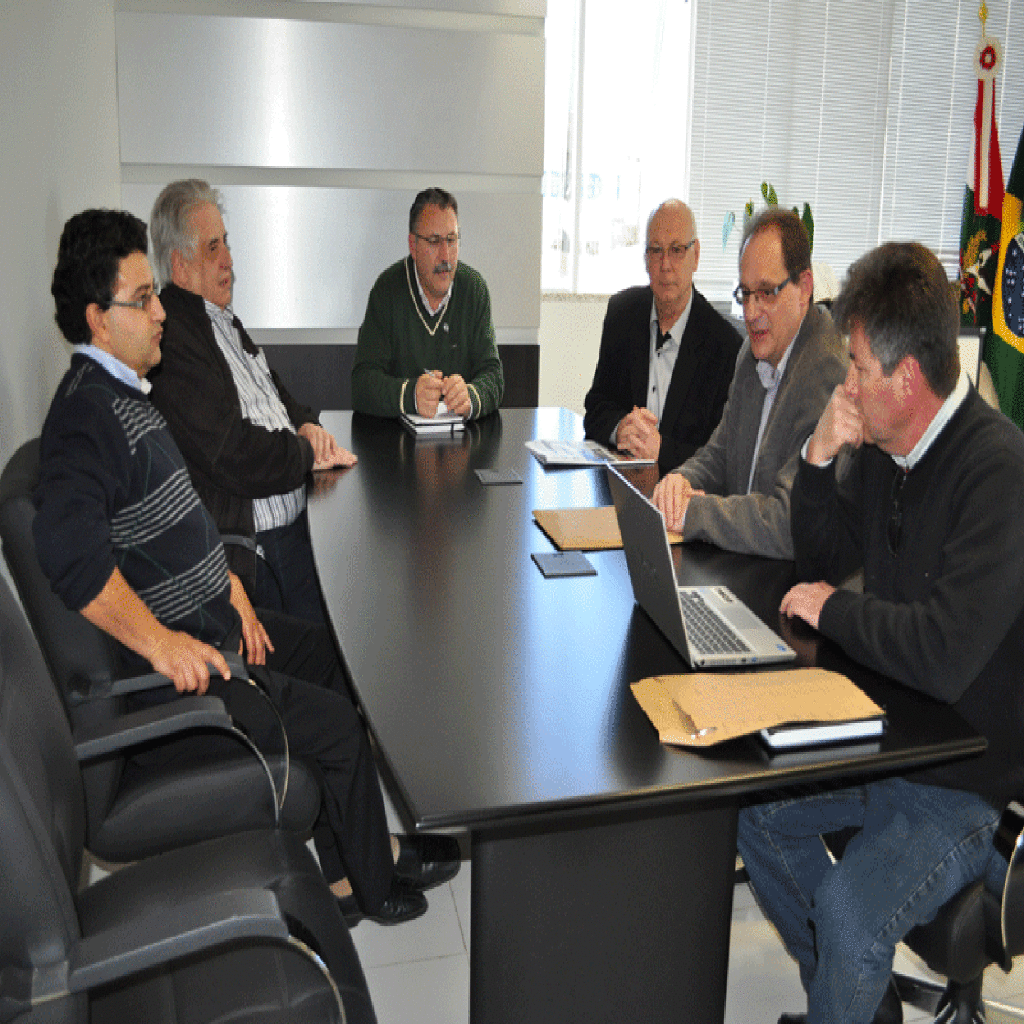 Dirigentes da Unoesc apresentam avaliações do imóvel da Universidade em Campos Novos