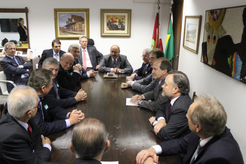 Luiz Henrique apoia reivindicações da FIESC