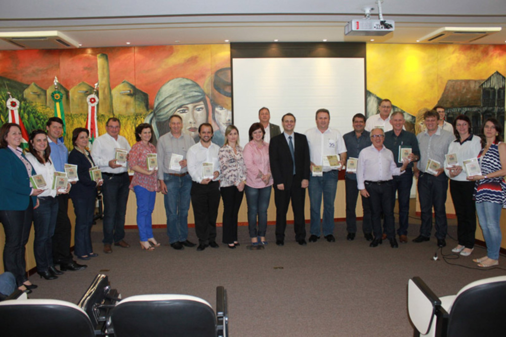 SDS entrega levantamento Aerofotogramétrico aos municípios da Amauc