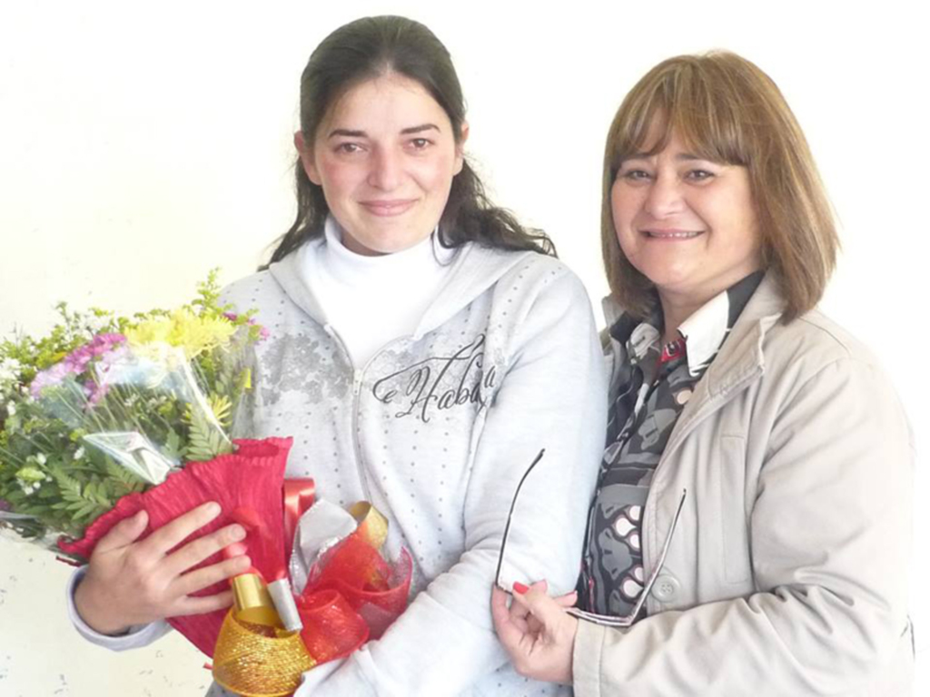  - Professora Simone e a Diretora da Escola Municipal Ivo Silveira Cássia Maris