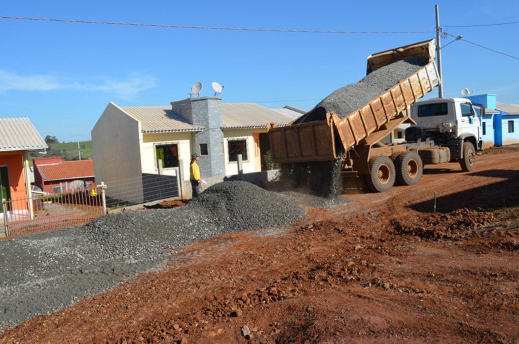Ruas do Loteamento Novo Horizonte começam a ser pavimentadas nesta terça-feira