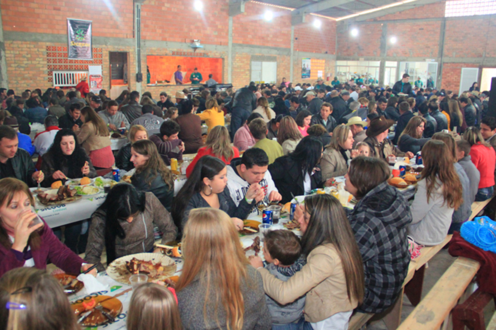 Cerca de quatro mil pessoas na Festa do Agricultor de Piratuba