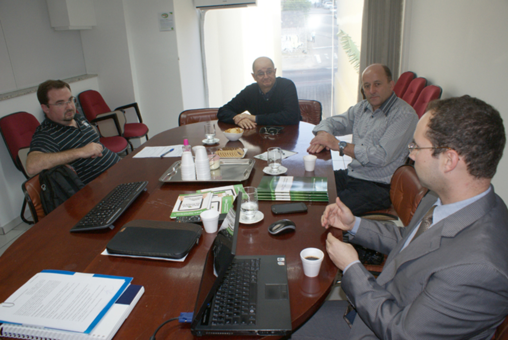 Presidente da Ammoc busca apoio da Fecam