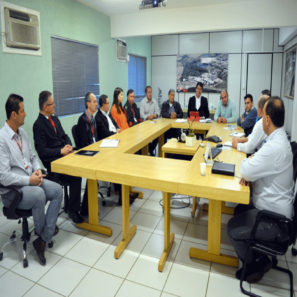 Equipe de governo participa de reunião com representantes da BRF