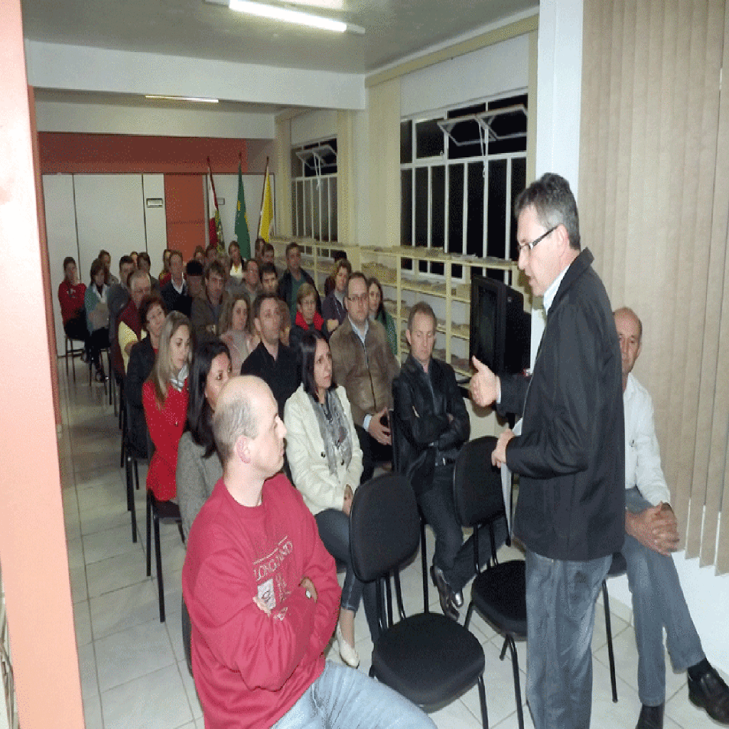 Prefeitura de Ouro empossa cinco conselhos municipais