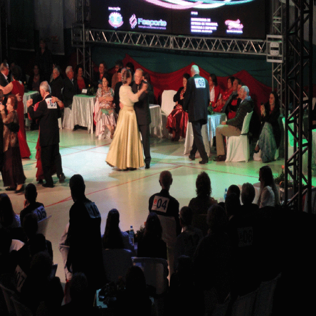 Piratuba é segunda colocada estadual na Dança de Salão