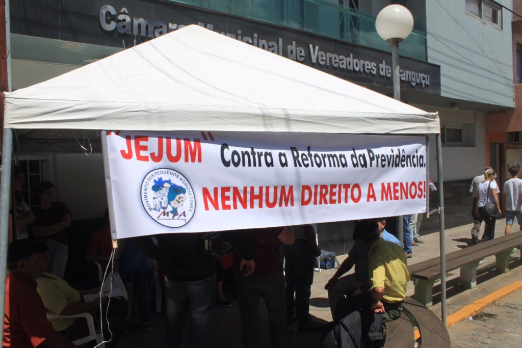 Pequenos agricultores protestam em Canguçu
