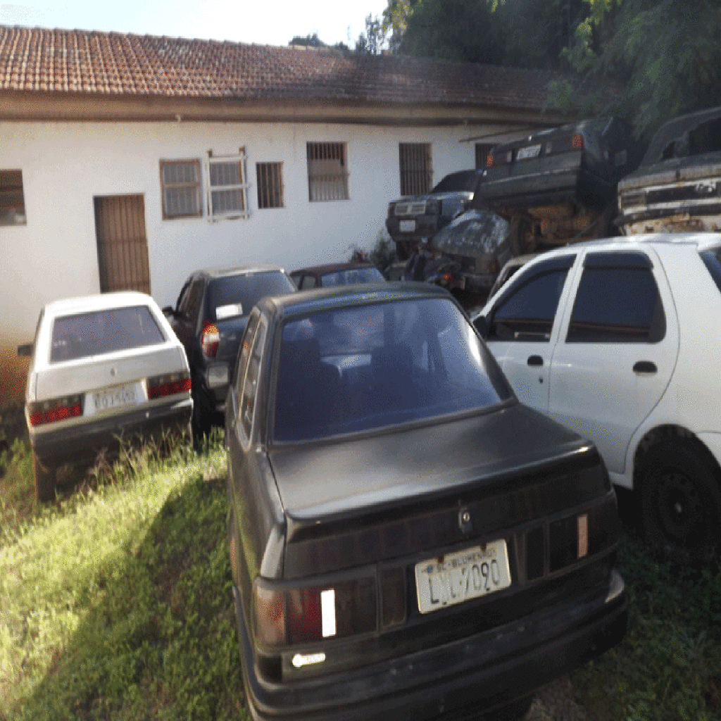 Um bom exemplo: desmanche de carros velhos