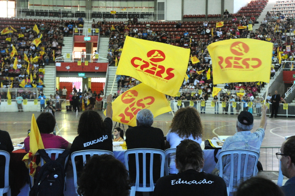 Chega ao fim à greve nas escolas do Estado